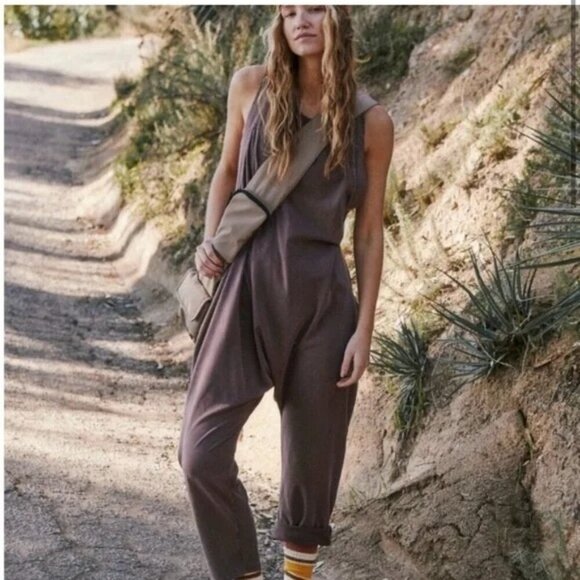 Free People FP Movement Hot Shot Twisted Onesie Charcoal Brown Size M Medium NWT - Picture 1 of 3
